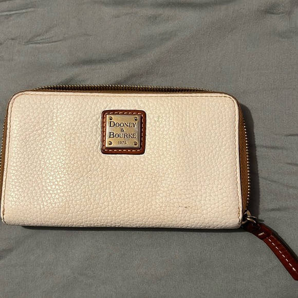 Dooney & Bourke Clutch - Picture 1 of 3